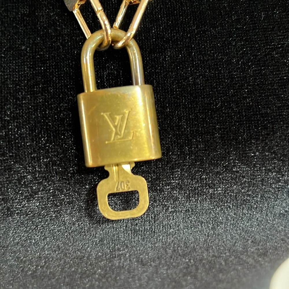 🧡Gold Chain Necklace with LV Lock Pendant 307 - Picture 3 of 14